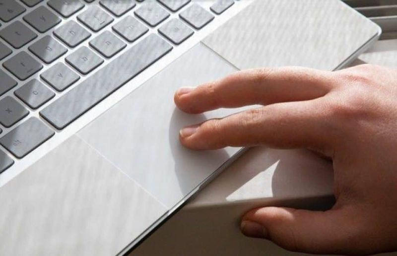 Chromebook을 마우스 오른쪽 버튼으로 클릭하는 방법