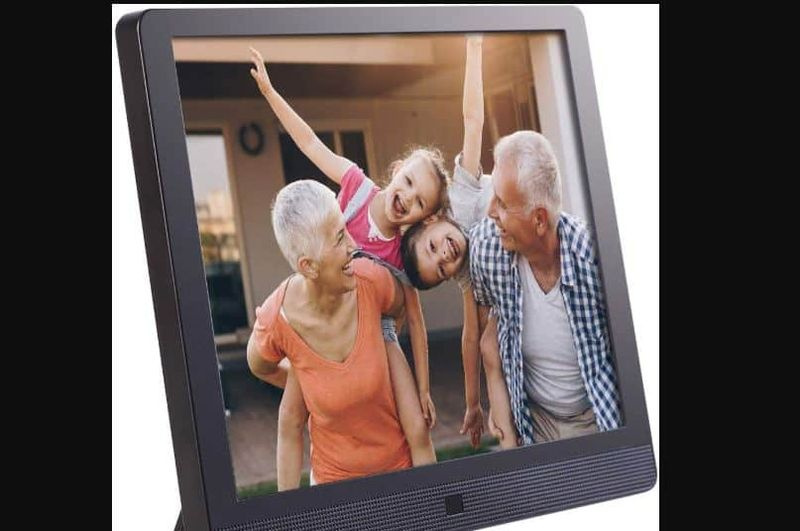 Idei de cadouri pentru părinți: Rama foto digitală Pix-Star 15 inch Wi-Fi Cloud