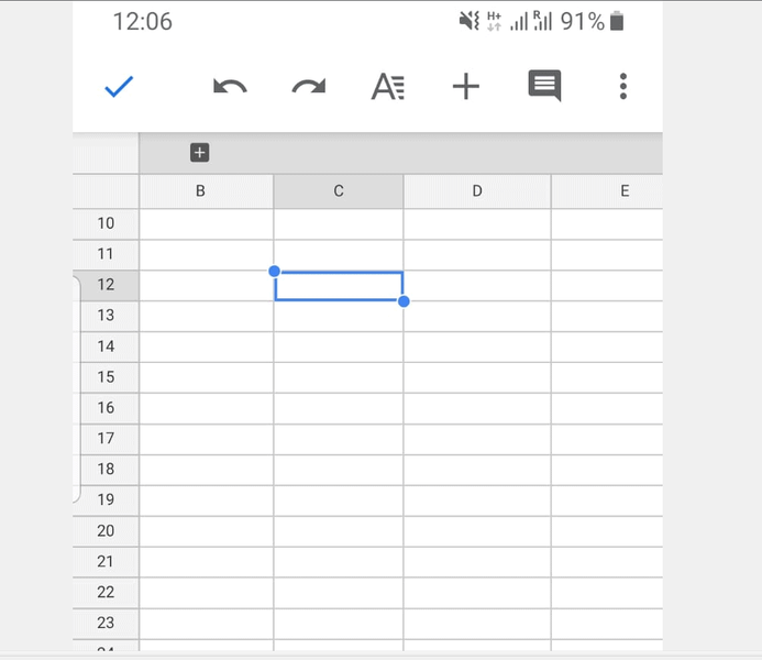 Com combinar cel·les a Google Sheets des de l'aplicació per a Android