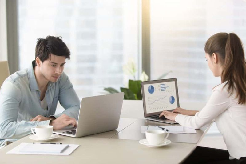 HP Chromebook x360 14aのデザイン、寸法、重量のレビュー