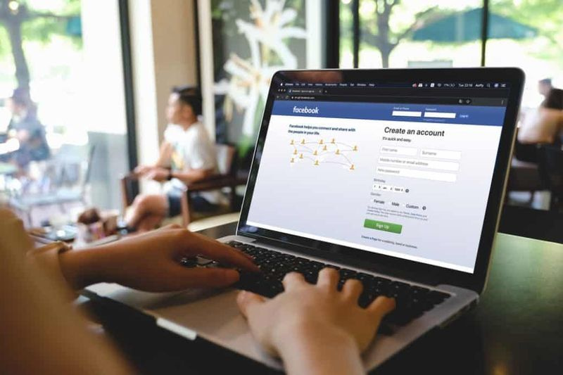 Cum să intrați în direct pe Facebook de pe computer